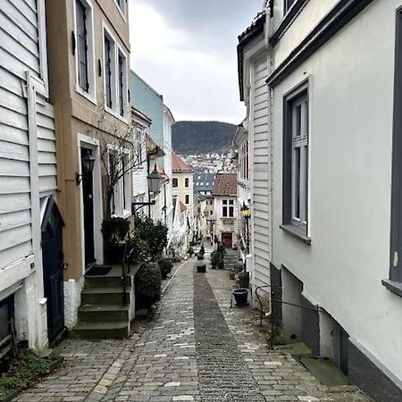 Cozy Apartment In Popular Street Bergen Exterior photo