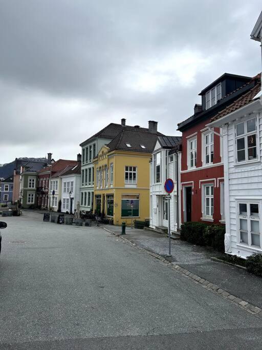 Cozy Apartment In Popular Street Bergen Exterior photo