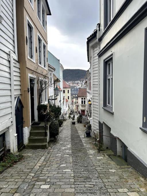 Cozy Apartment In Popular Street Bergen Exterior photo