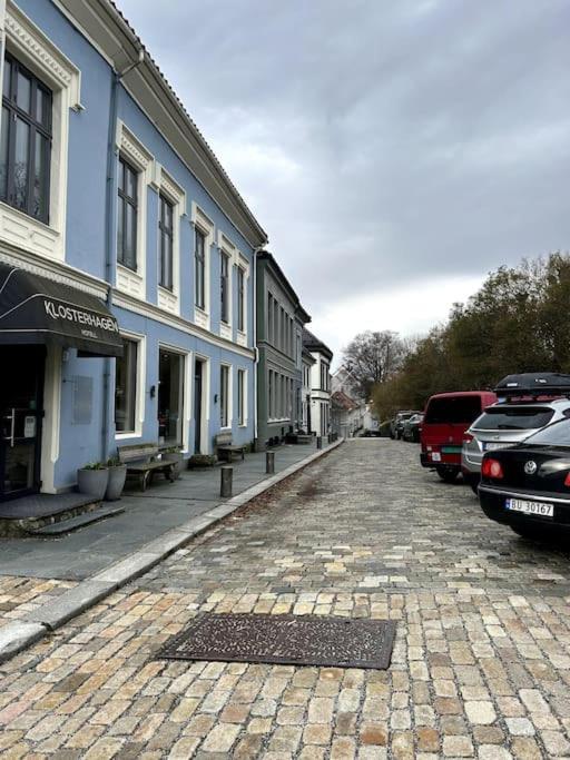 Cozy Apartment In Popular Street Bergen Exterior photo